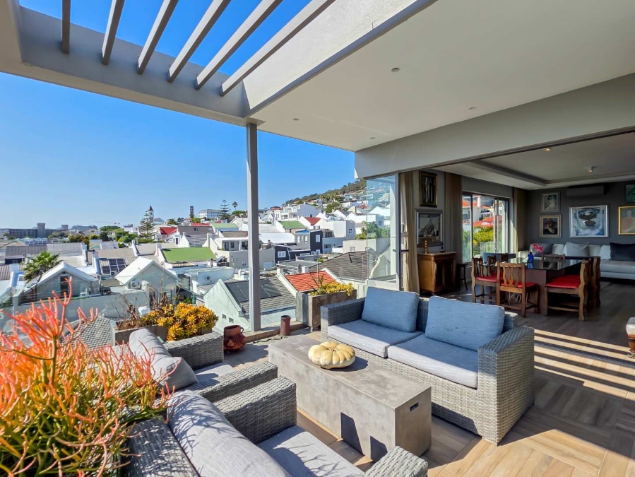 To Let 2 Bedroom Property for Rent in Green Point Western Cape